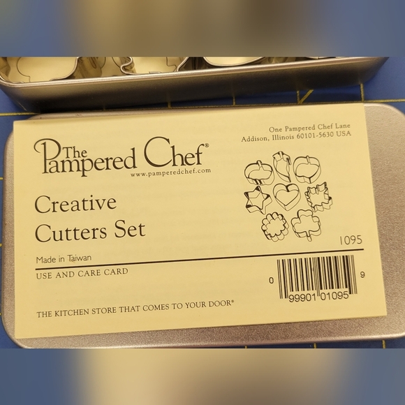 The Pampered Chef Creative Cutters Set of 8 in a Tin Box - Picture 3 of 3